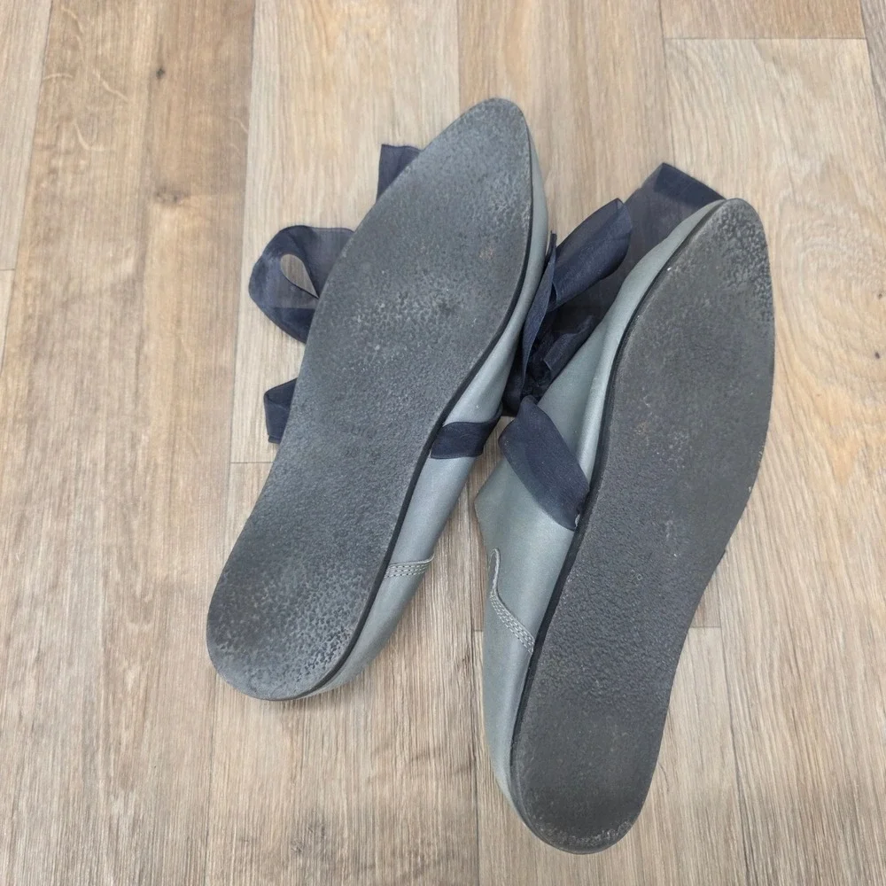SULU Women's 38 Gray Leather Pointed‎ Toe Flats with Navy Ribbon Slip On Slides